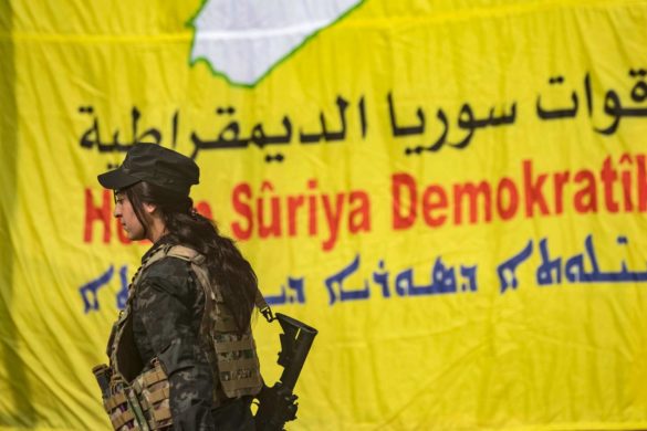 امراءة من قوات قسد