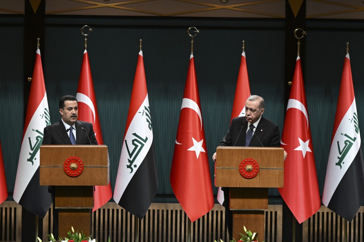 الرئيس اردوغان مع رئيس الوزارء العراقي السوداني